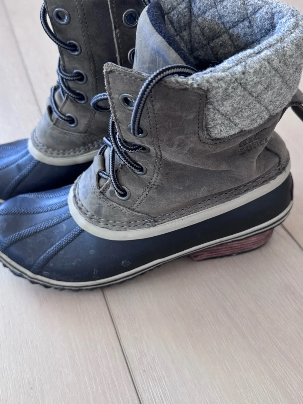 Sorel Women's Two-Tone Gray & Black Waterproof Winter Boots